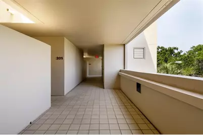 2775 Kipps Colony Drive S #205, Saint Petersburg, FL 33707 - Photo 3