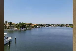 2775 Kipps Colony Dr S, Saint Petersburg, FL 33707 - Photo 35