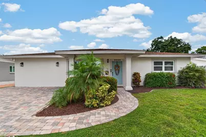 9043 2nd Street N, Saint Petersburg, FL 33702 - Photo 1