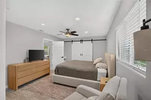 9043 2nd St N, Saint Petersburg, FL 33702 - Photo 25