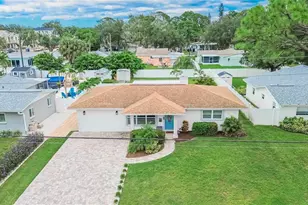 9043 2nd St N, Saint Petersburg, FL 33702 - Photo 3