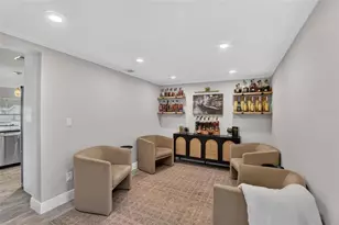 9043 2nd St N, Saint Petersburg, FL 33702 - Photo 23