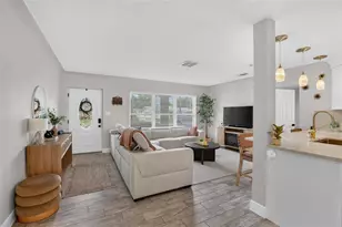 9043 2nd St N, Saint Petersburg, FL 33702 - Photo 9