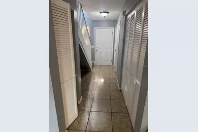 9459 Forest Hills Circle, Tampa, FL 33612 - Photo 9