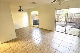 9459 Forest Hills Cir, Tampa, FL 33612 - Photo 5