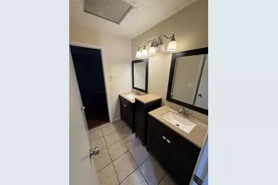 9459 Forest Hills Circle, Tampa, FL 33612 - Photo 13