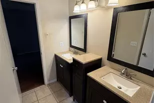 9459 Forest Hills Cir, Tampa, FL 33612 - Photo 13