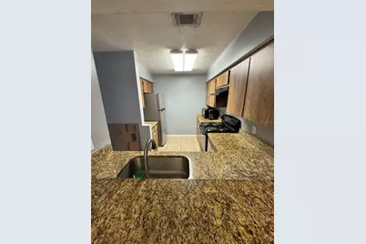 9459 Forest Hills Circle, Tampa, FL 33612 - Photo 5