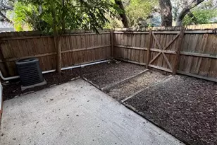 9459 Forest Hills Cir, Tampa, FL 33612 - Photo 15