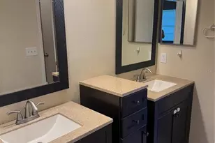 9459 Forest Hills Cir, Tampa, FL 33612 - Photo 13