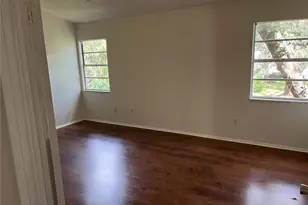 9459 Forest Hills Cir, Tampa, FL 33612 - Photo 9