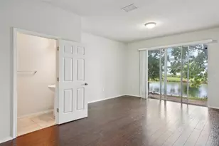 4935 White Sanderling Ct, Tampa, FL 33619 - Photo 9