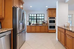 2818 Springdell Cir, Valrico, FL 33596 - Photo 13