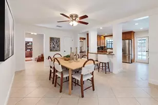 2818 Springdell Cir, Valrico, FL 33596 - Photo 5