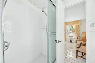 521 S Larry Cir, Brandon, FL 33511 - Photo 11
