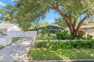 613 Cedarwood St N, Saint Petersburg, FL 33703 - Photo 33