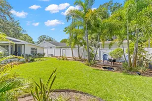 613 Cedarwood St N, Saint Petersburg, FL 33703 - Photo 25
