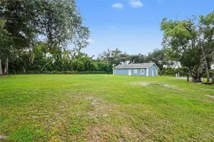 7040 Lumberton Rd, Zephyrhills, FL 33540 - Photo 31