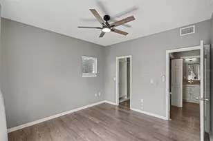 10024 Strafford Oak Ct, Tampa, FL 33624 - Photo 11