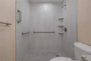8055 112th St, Seminole, FL 33772 - Photo 13