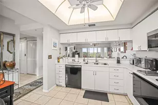 6399 Shoreline Dr, Saint Petersburg, FL 33708 - Photo 5