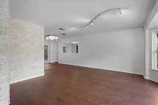 28710 Twinbrook Ln, Wesley Chapel, FL 33543 - Photo 5