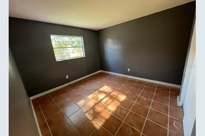 300 83rd Avenue NE, Saint Petersburg, FL 33702 - Photo 3