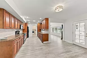 1810 Milford Cir, Sun City Center, FL 33573 - Photo 9