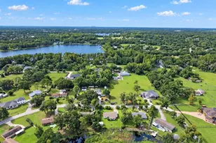 717 W Deer Lake Dr, Lutz, FL 33548 - Photo 37