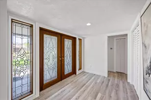 2900 Sandpiper Pl, Clearwater, FL 33762 - Photo 3