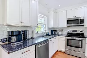 8261 Malvern Cir, Tampa, FL 33634 - Photo 9
