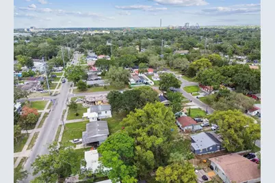 1807 E Bougainvillea Avenue, Tampa, FL 33612 - Photo 37
