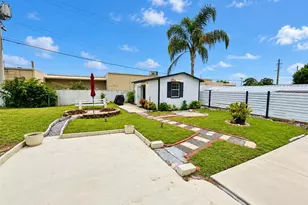8512 Sunbeam Ln, Tampa, FL 33615 - Photo 41