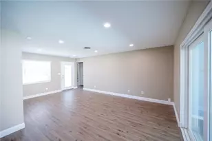 9372 1st St N, Saint Petersburg, FL 33702 - Photo 5