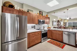 316 8th St S, Saint Petersburg, FL 33701 - Photo 5