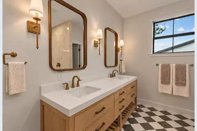 1025 Melrose Avenue S, Saint Petersburg, FL 33705 - Photo 17