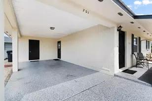 701 W Brockton Pl, Sun City Center, FL 33573 - Photo 5