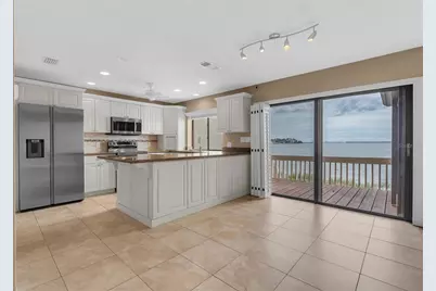 5668 Escondida Boulevard S, Saint Petersburg, FL 33715 - Photo 15