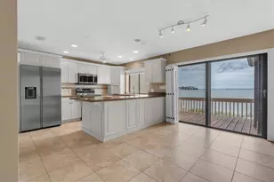 5668 Escondida Blvd S, Saint Petersburg, FL 33715 - Photo 15