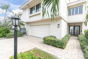 5668 Escondida Blvd S, Saint Petersburg, FL 33715 - Photo 1