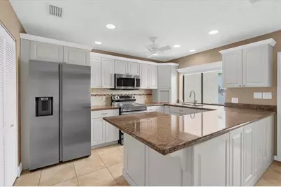 5668 Escondida Boulevard S, Saint Petersburg, FL 33715 - Photo 17