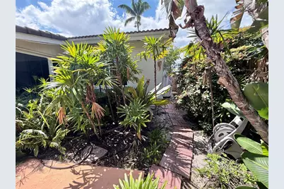 2142 NE 17th Avenue, Wilton Manors, FL 33305 - Photo 35