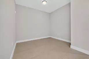 275 1st Ave S, Saint Petersburg, FL 33701 - Photo 17