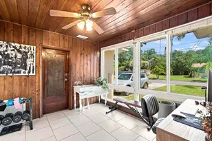 1525 56th St S, Gulfport, FL 33707 - Photo 11
