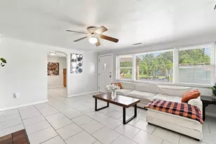 1525 56th St S, Gulfport, FL 33707 - Photo 5