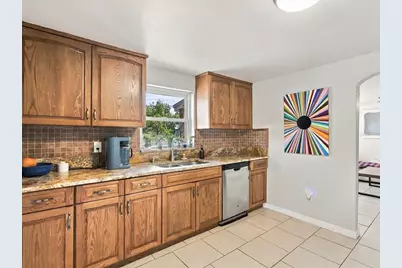 1525 56th Street S, Gulfport, FL 33707 - Photo 9
