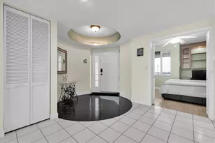 4750 Dolphin Cay Ln S, Saint Petersburg, FL 33711 - Photo 3