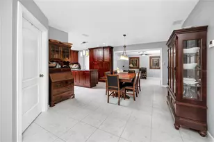 902 Robin Ave, Palm Harbor, FL 34683 - Photo 5