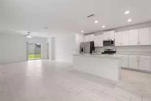 2562 Leonia Ln, Zephyrhills, FL 33541 - Photo 9