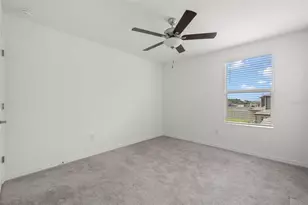 2562 Leonia Ln, Zephyrhills, FL 33541 - Photo 13